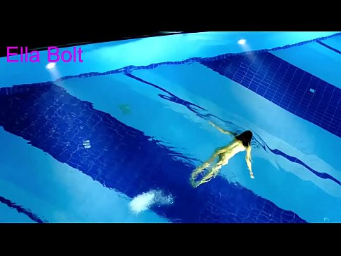 ❤️ Não consigo parar de ver, jovem loira apanhada a nadar nua na piscina da estância balnear ELLA BOLT ❤️ Porno fodido em porno pt.mypornpics.ru ❌❤