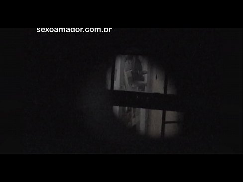 ❤️ Lourinho é filmado secretamente por um voyeur de bairro escondido atrás de tijolos ocos ❤️ Porno fodido em porno pt.mypornpics.ru ❌❤