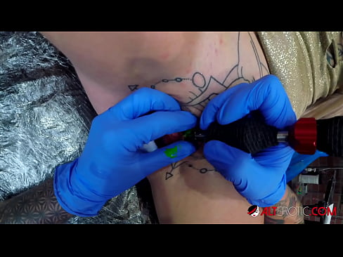 ❤️ Extremamente tatuada, a brasa Sully Savage fez uma tatuagem no seu clítoris ❤️ Porno fodido em porno pt.mypornpics.ru ❌❤